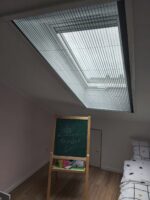 Schraub - Klebesystem Einflügeliges Fliegengitter für Dachfenster – Bild 2