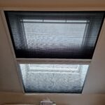 Schraub - Klebesystem Dachfenster - Verdunkelung und Fliegengitter - Vertikal