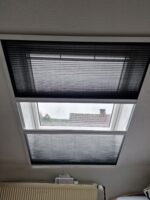Schraub - Klebesystem Dachfenster - Verdunkelung und Fliegengitter - Vertikal – Bild 2