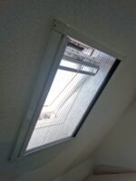 Schraub - Klebesystem Einflügeliges Fliegengitter für Dachfenster – Bild 3